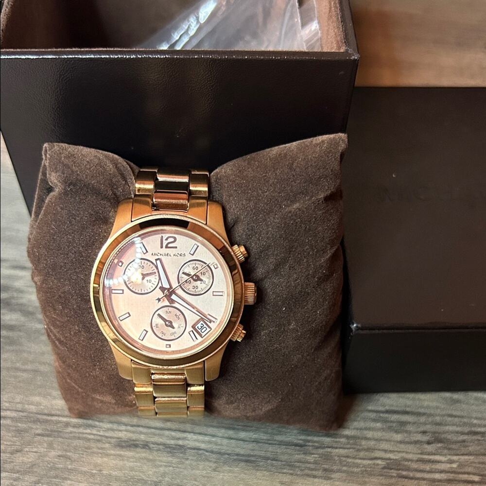 Michael Kors Rose Gold face Women’s Watch MK-5430 original box  New Battery!